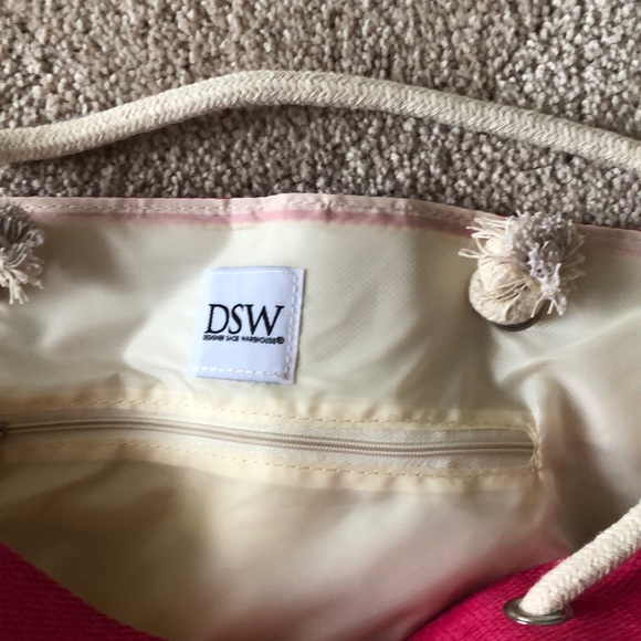 DSW NWT TOTE BAG. approximately 17x14 - Picture 3 of 4